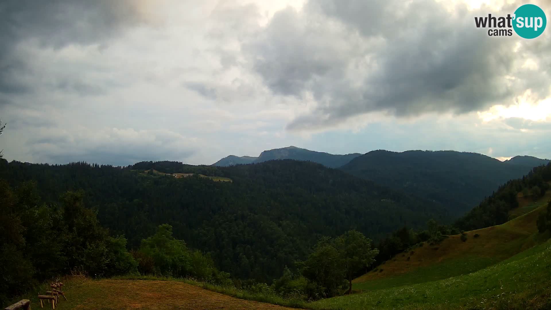 Webcam Brunarica Dražgoše – Vista live sul Ratitovec (1666 m)
