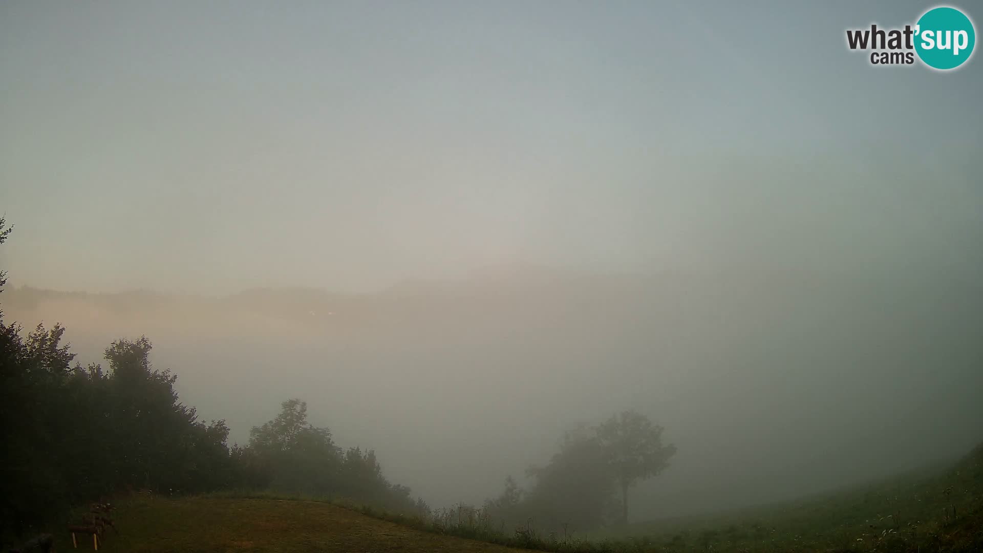 Web kamera Brunarica Dražgoše – Pogled uživo na Ratitovec (1666 m)