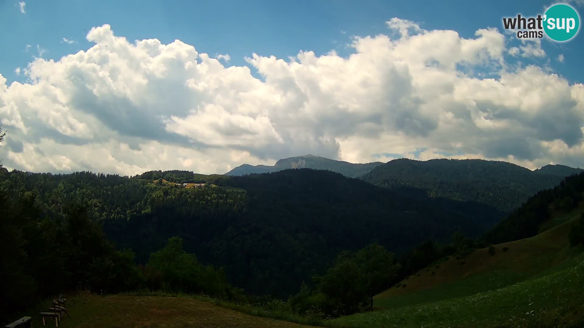 Webcam Brunarica Dražgoše – Live View of Ratitovec (1666 m)