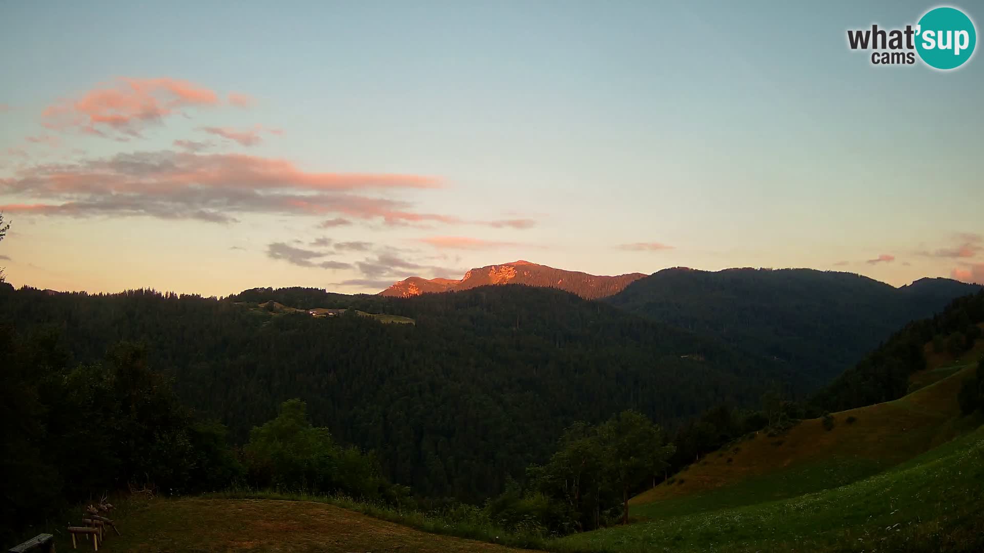Web kamera Brunarica Dražgoše – Pogled uživo na Ratitovec (1666 m)
