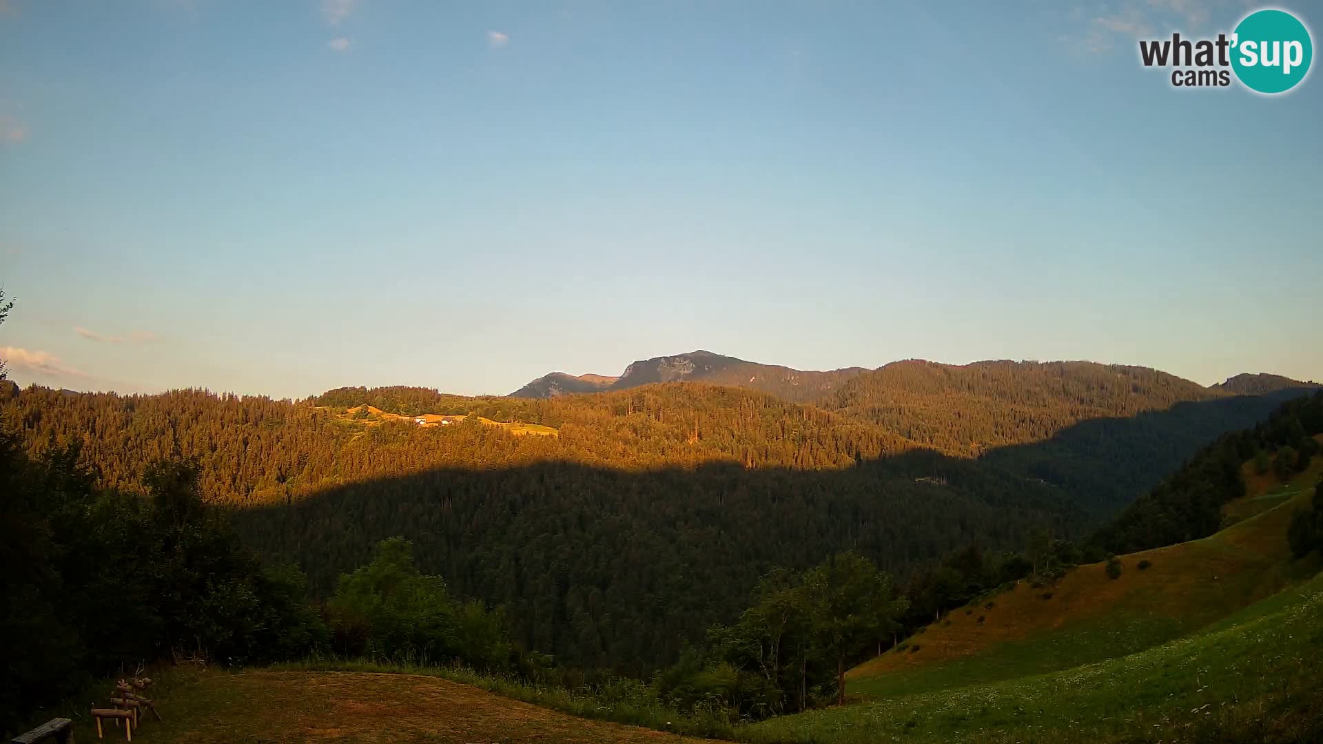 Webcam Brunarica Dražgoše – Live View of Ratitovec (1666 m)