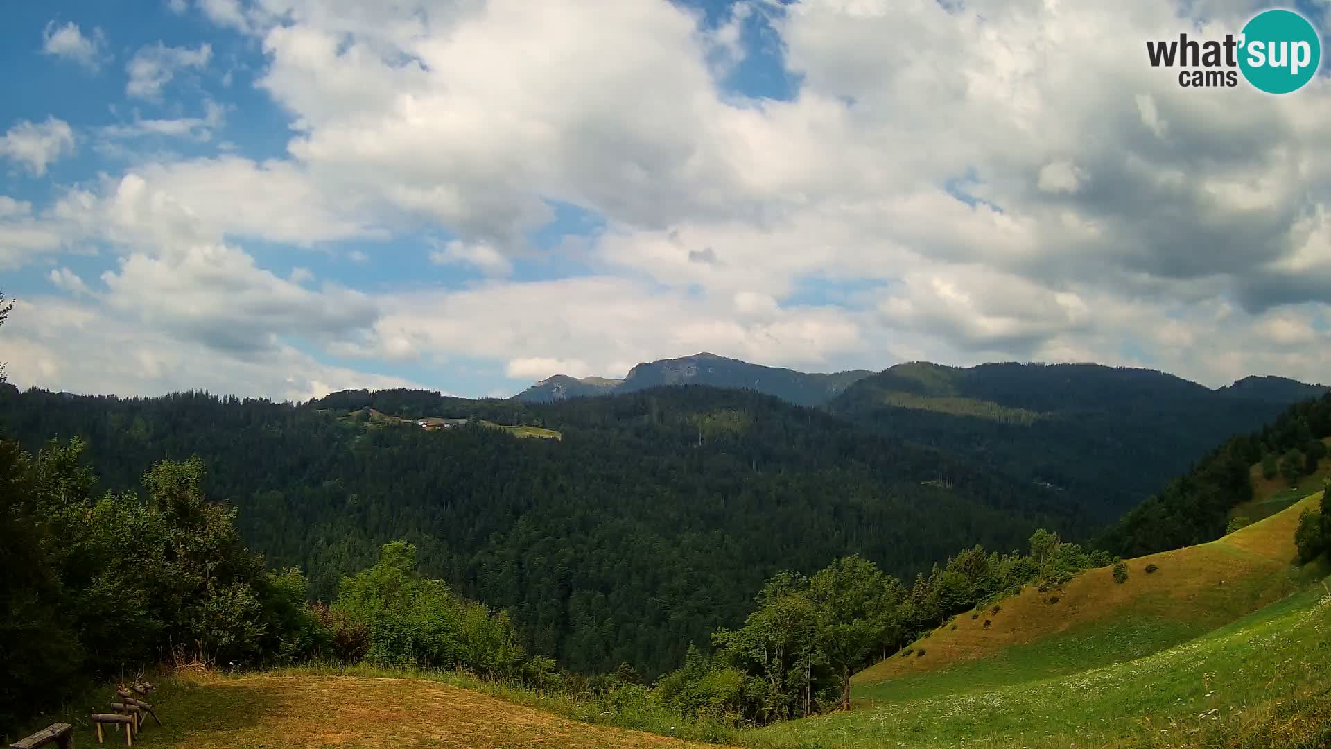 Web kamera Brunarica Dražgoše – Pogled uživo na Ratitovec (1666 m)