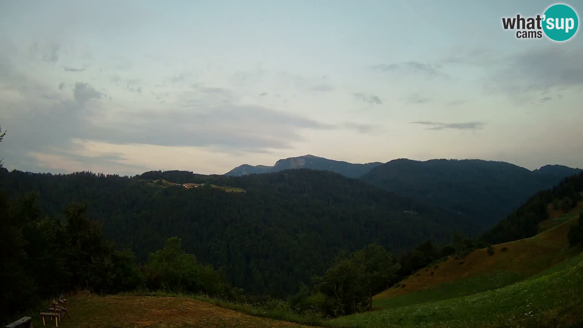 Webcam Brunarica Dražgoše – Live View of Ratitovec (1666 m)