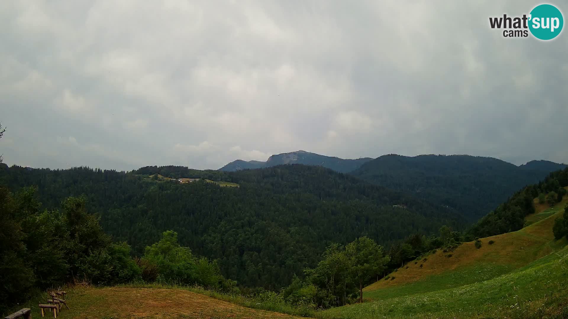 Webcam Brunarica Dražgoše – Liveblick auf Ratitovec (1666 m)