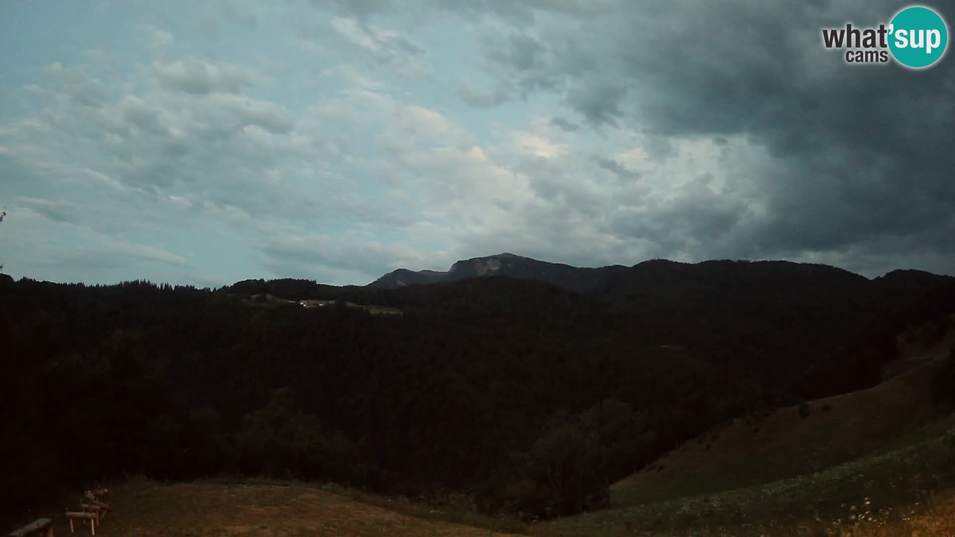 Webcam Brunarica Dražgoše – Vista live sul Ratitovec (1666 m)