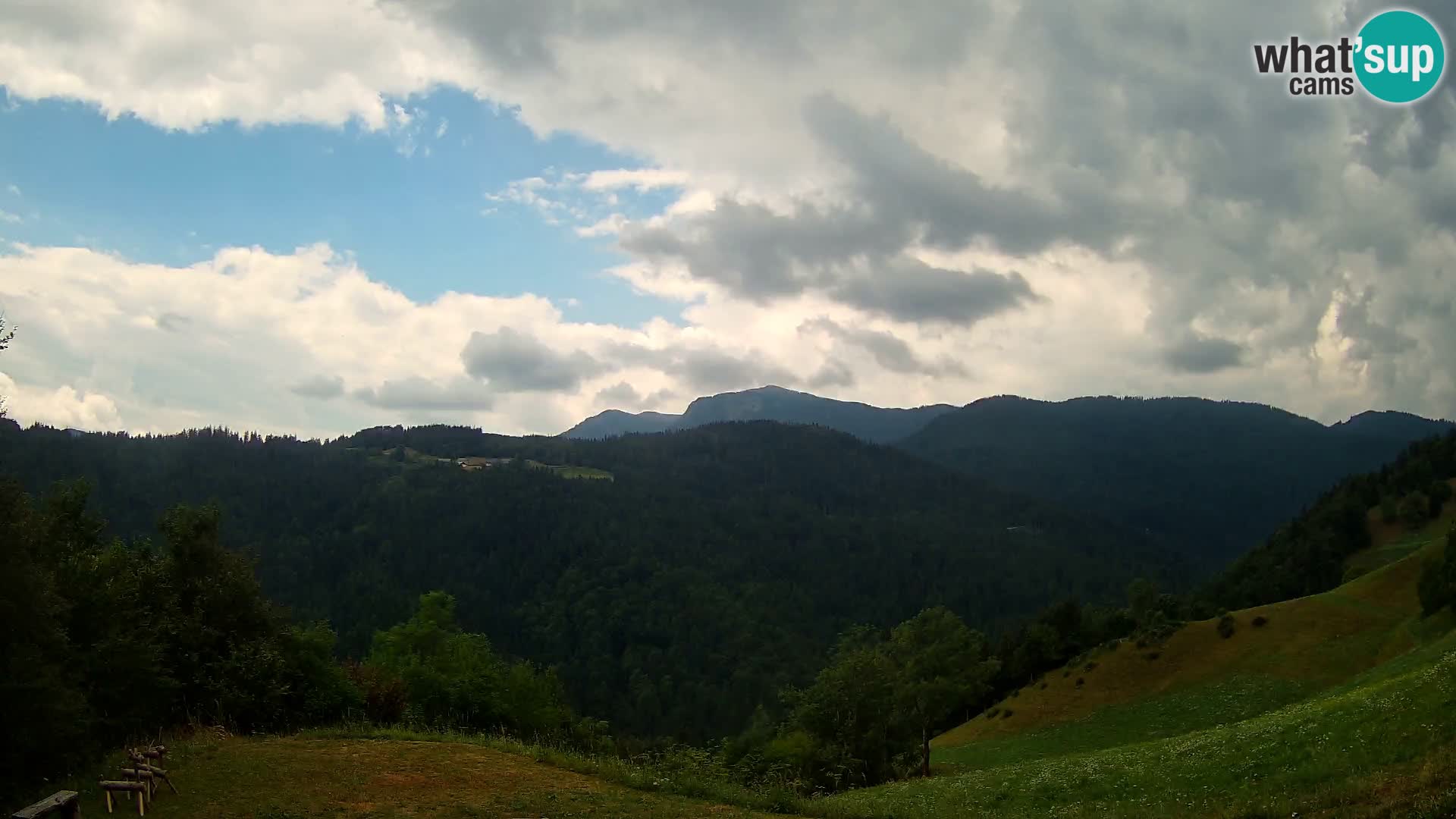 Webcam Brunarica Dražgoše – Live View of Ratitovec (1666 m)