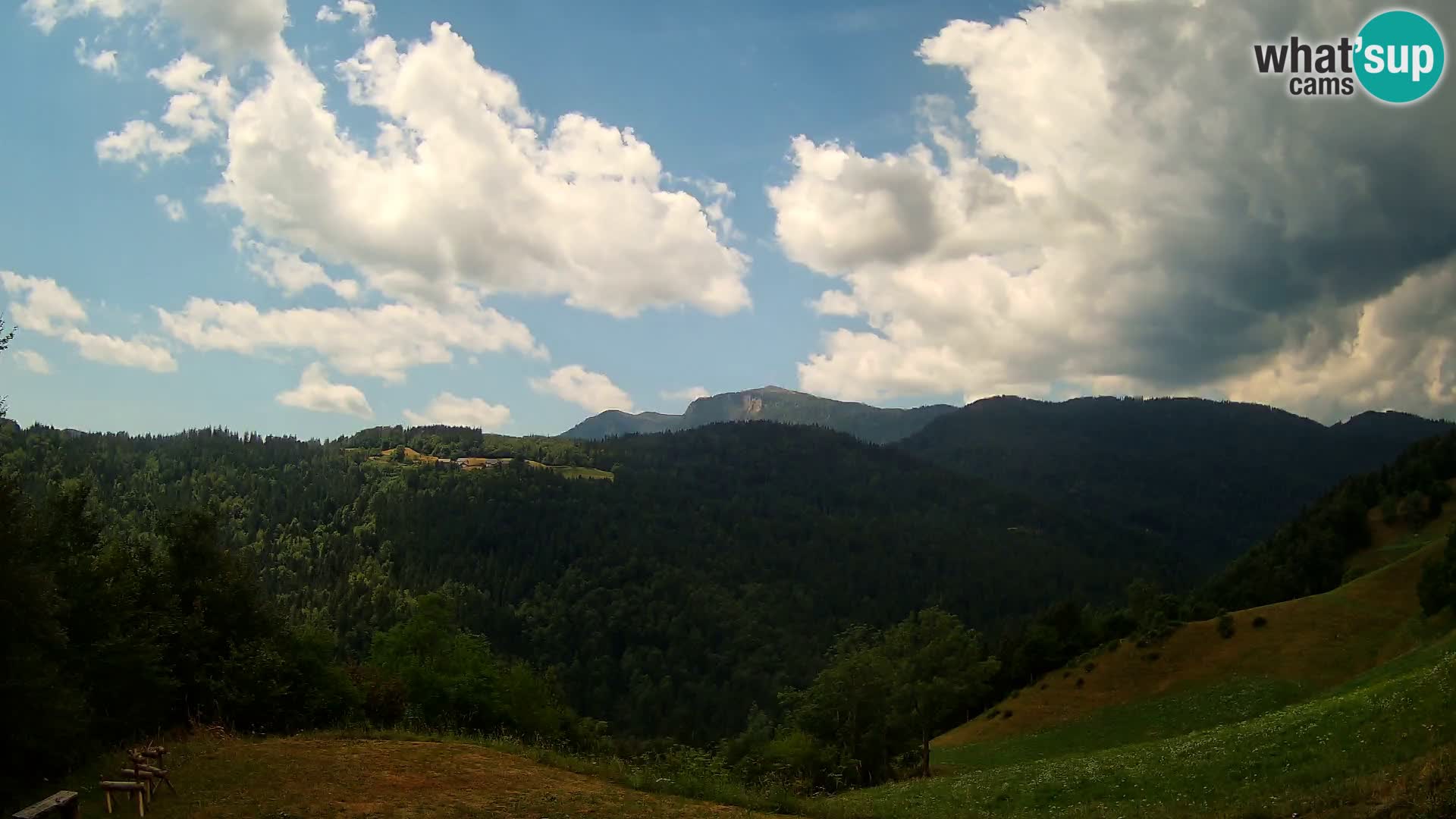 Webcam Brunarica Dražgoše – Live View of Ratitovec (1666 m)