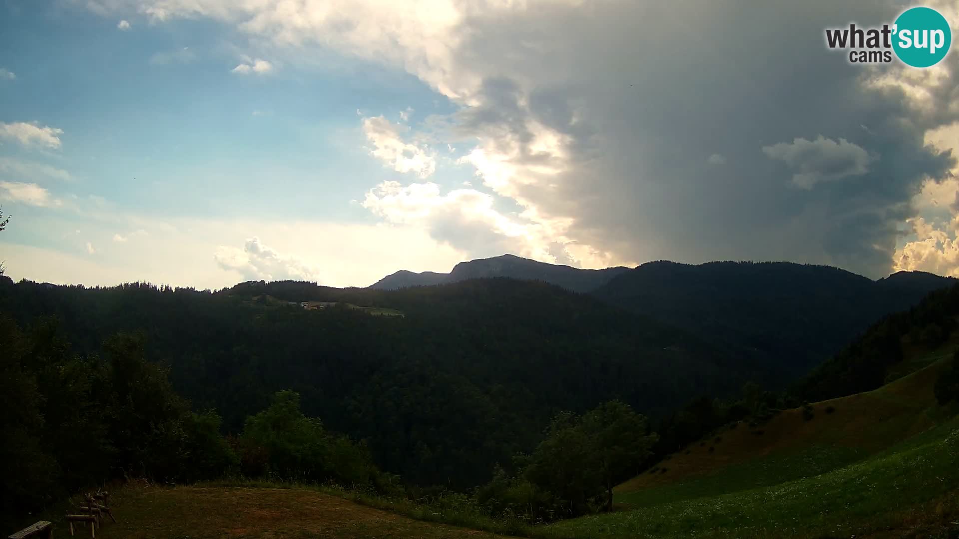Webcam Brunarica Dražgoše – Live View of Ratitovec (1666 m)