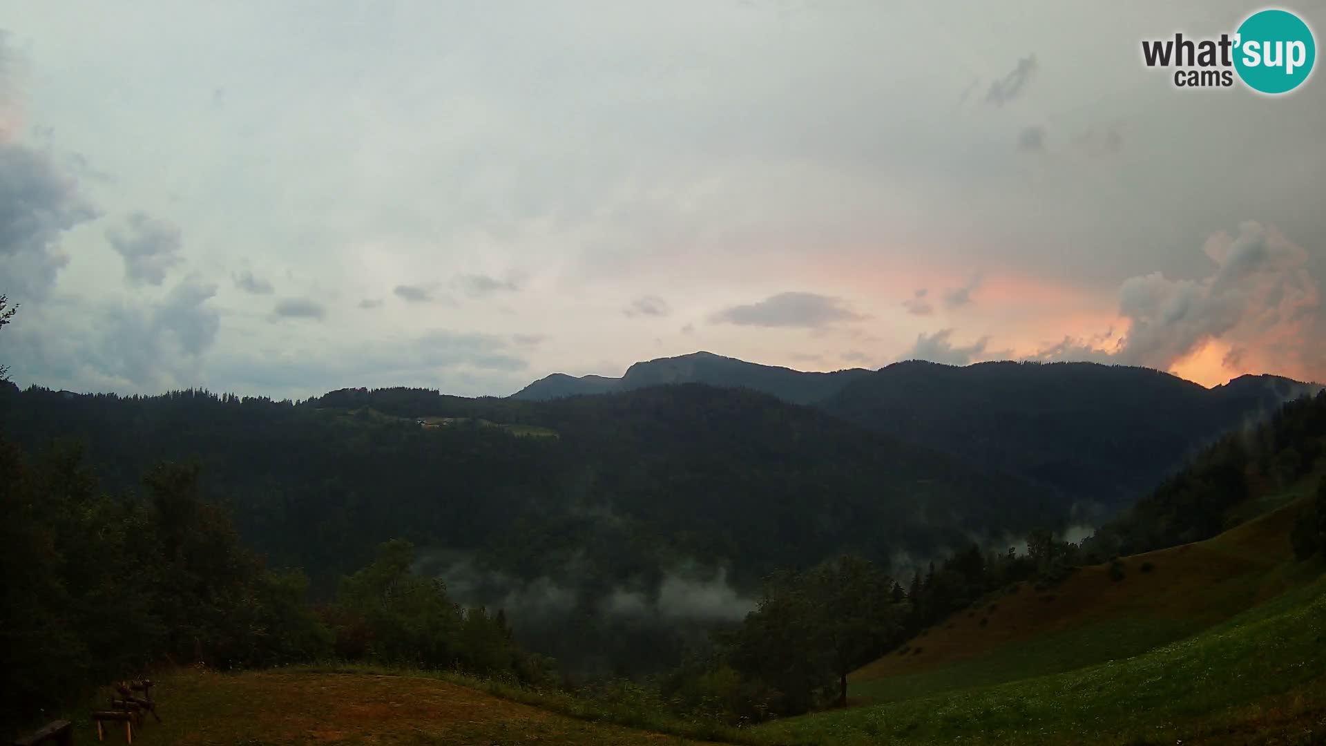 Webcam Brunarica Dražgoše – Live View of Ratitovec (1666 m)