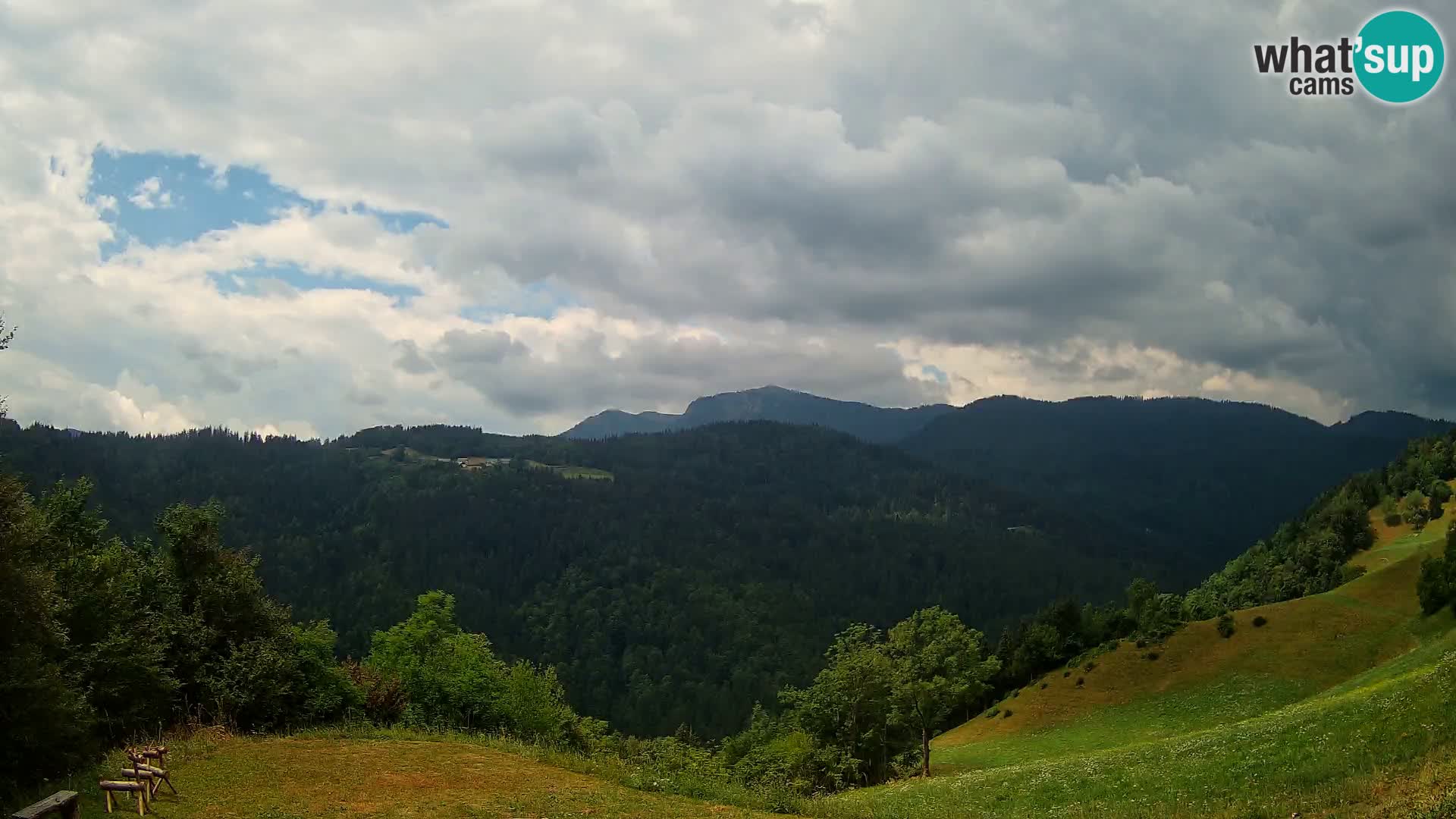 Webcam Brunarica Dražgoše – Live View of Ratitovec (1666 m)
