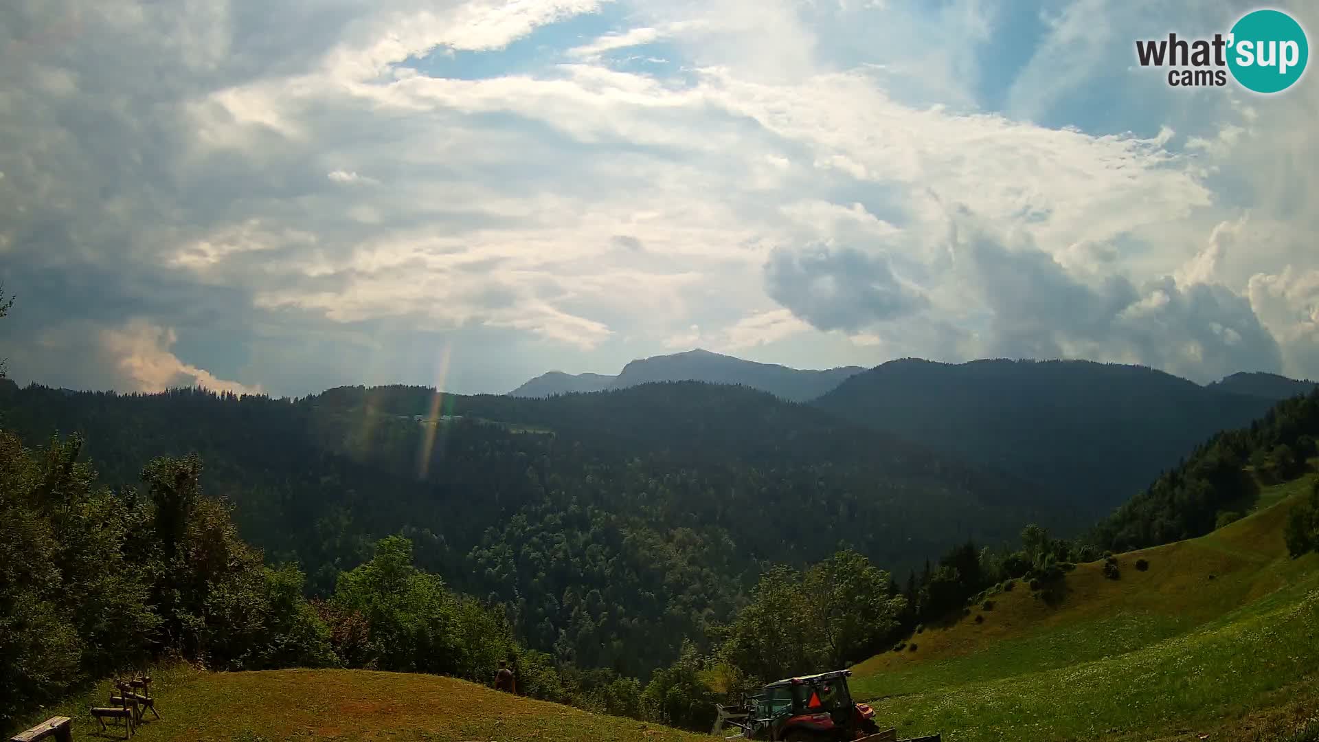 Webcam Brunarica Dražgoše – Live View of Ratitovec (1666 m)