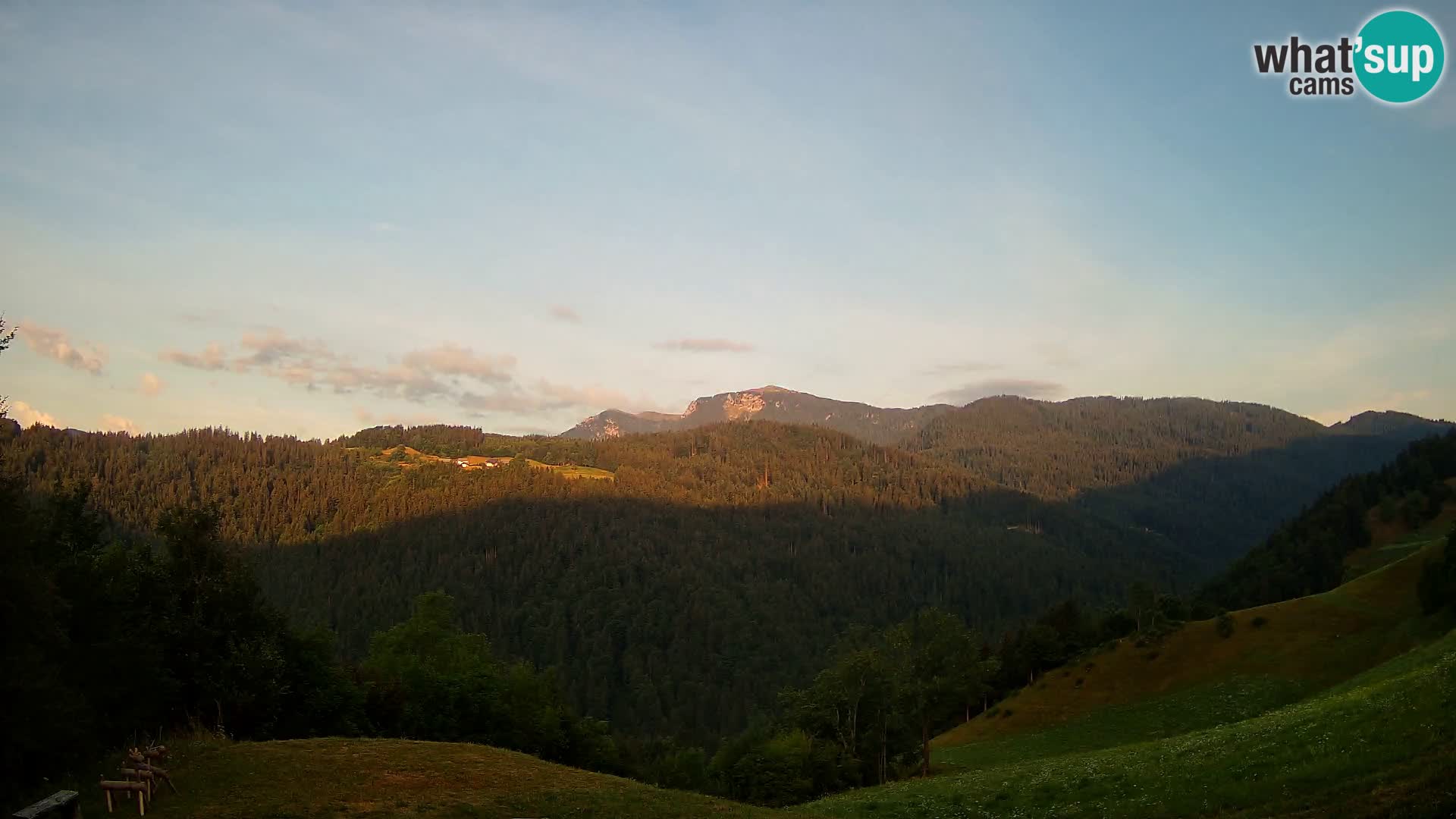 Webcam Brunarica Dražgoše – Live View of Ratitovec (1666 m)