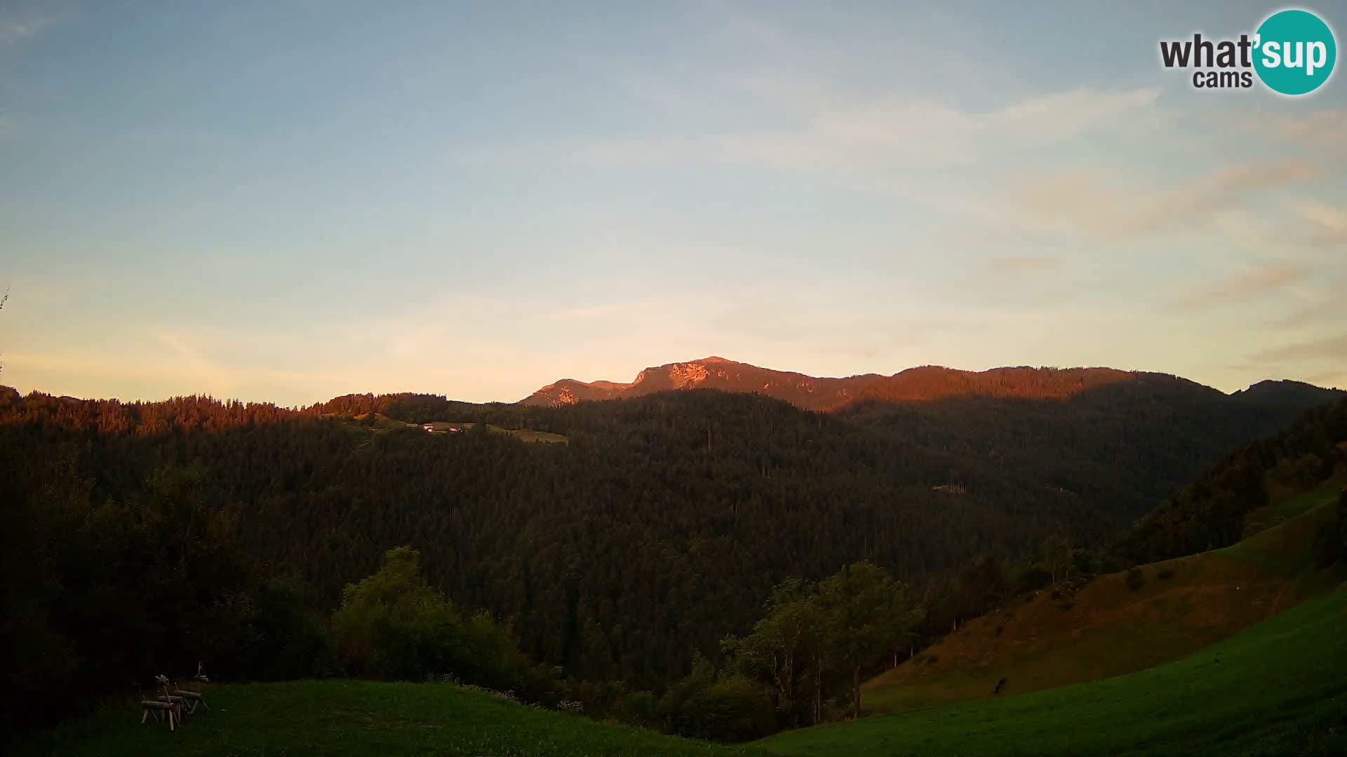Webcam Brunarica Dražgoše – Live View of Ratitovec (1666 m)