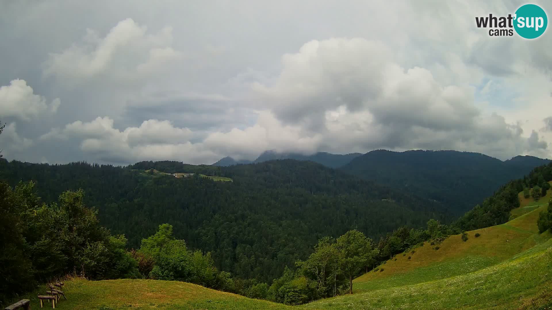 Webcam Brunarica Dražgoše – Live View of Ratitovec (1666 m)
