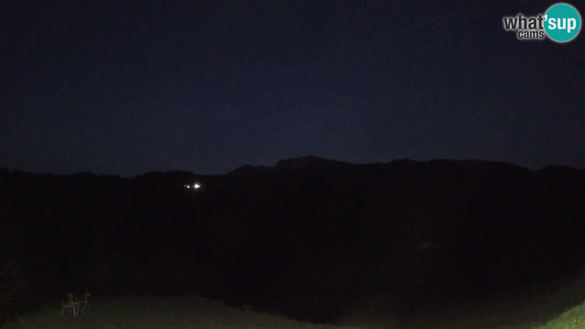 Webcam Brunarica Dražgoše – Live View of Ratitovec (1666 m)