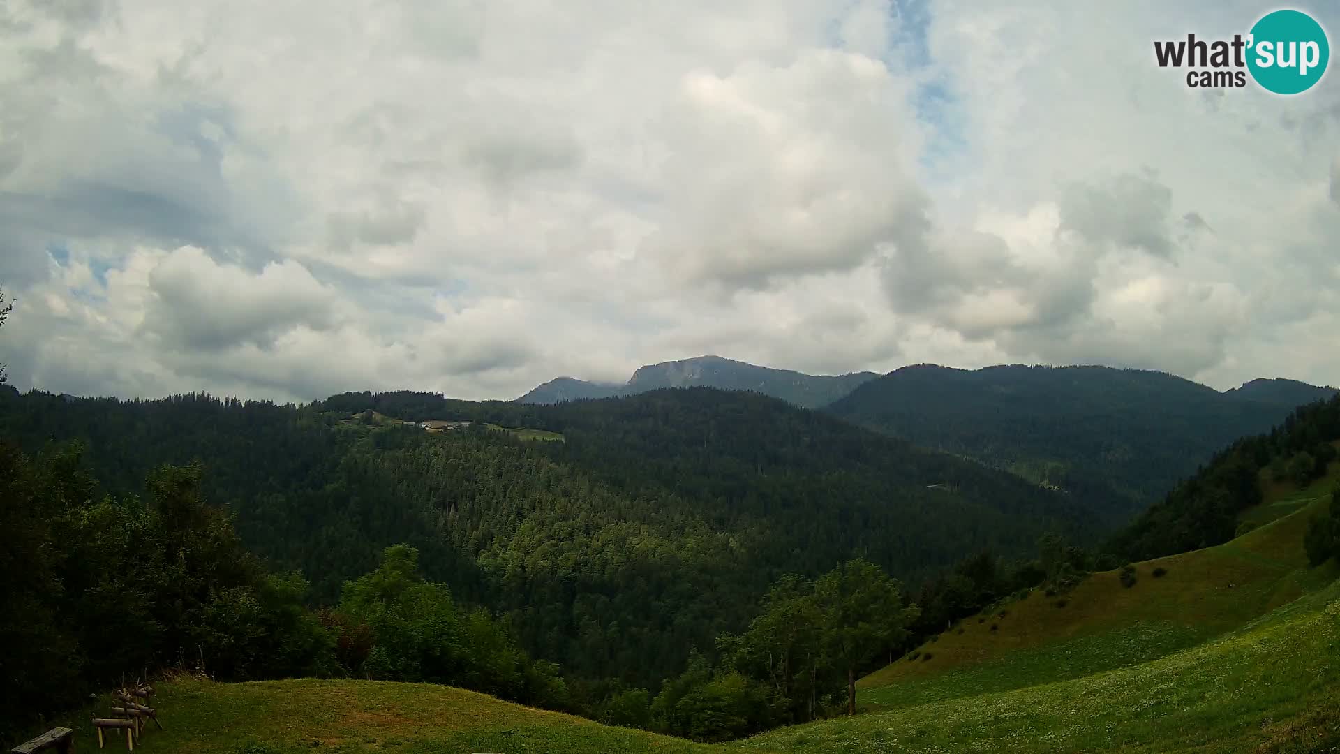 Webcam Brunarica Dražgoše – Liveblick auf Ratitovec (1666 m)