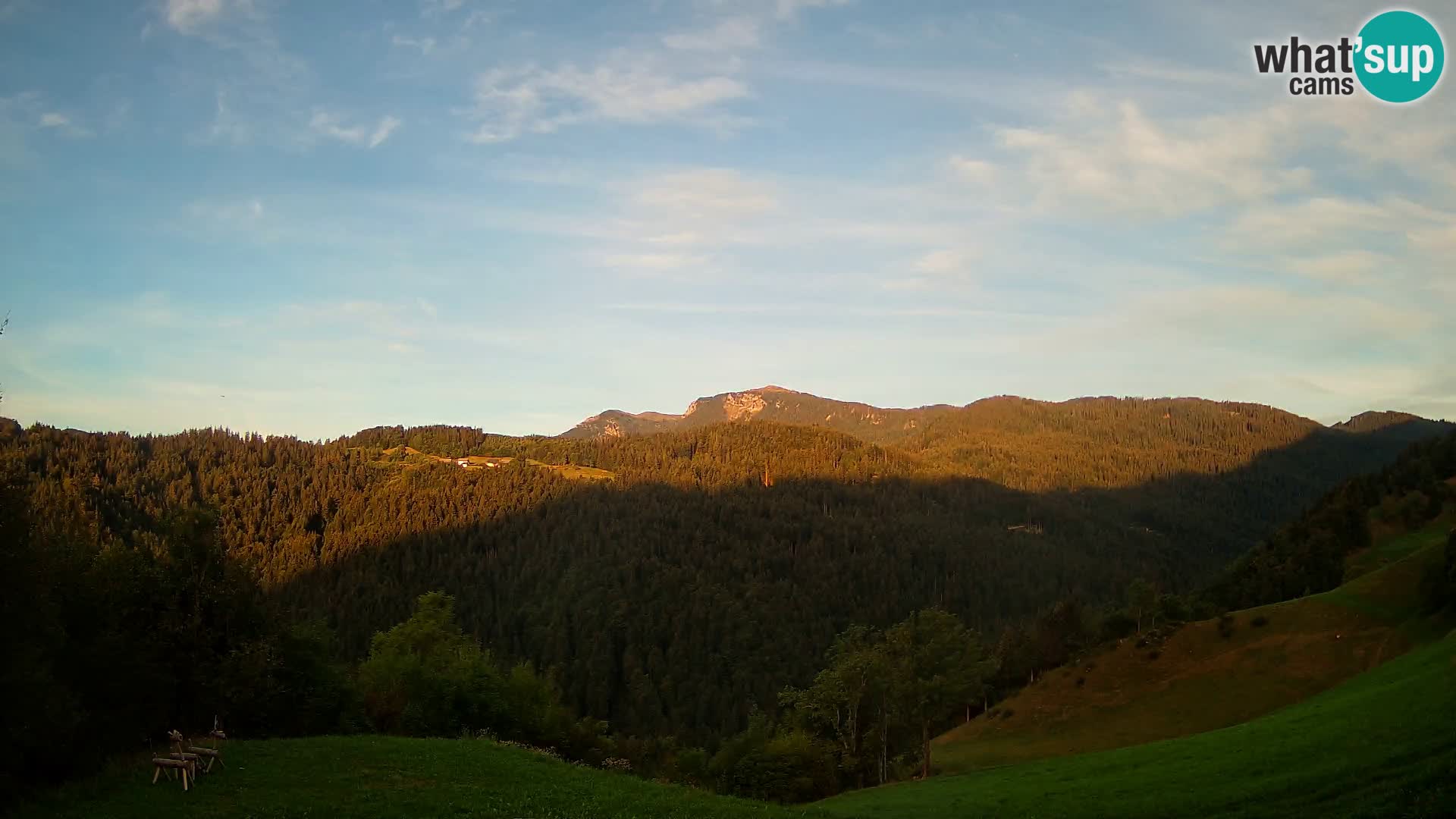 Webcam Brunarica Dražgoše – Live View of Ratitovec (1666 m)
