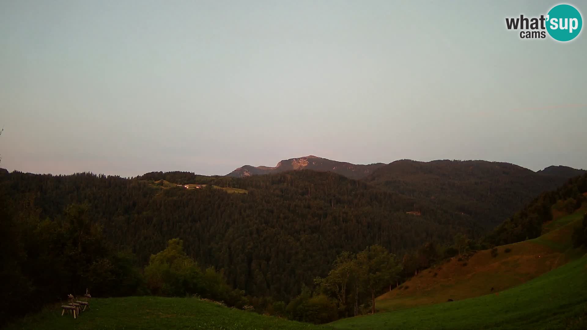 Web kamera Brunarica Dražgoše – Pogled uživo na Ratitovec (1666 m)