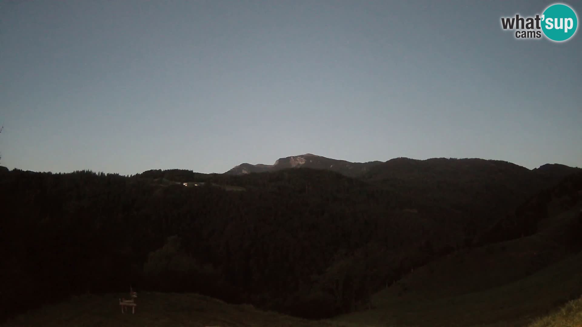 Web kamera Brunarica Dražgoše – Pogled uživo na Ratitovec (1666 m)