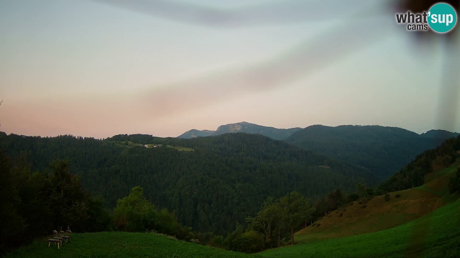 Webcam Brunarica Dražgoše – Live View of Ratitovec (1666 m)