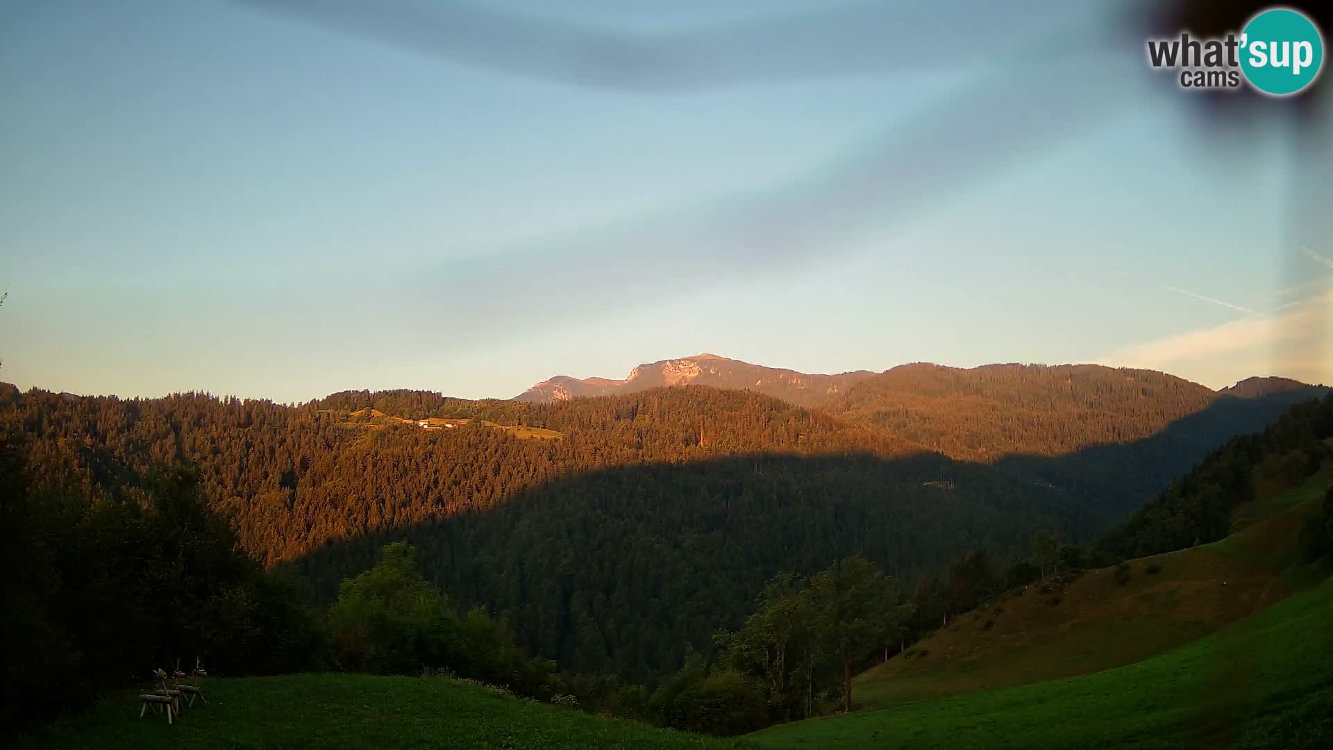 Webcam Brunarica Dražgoše – Live View of Ratitovec (1666 m)