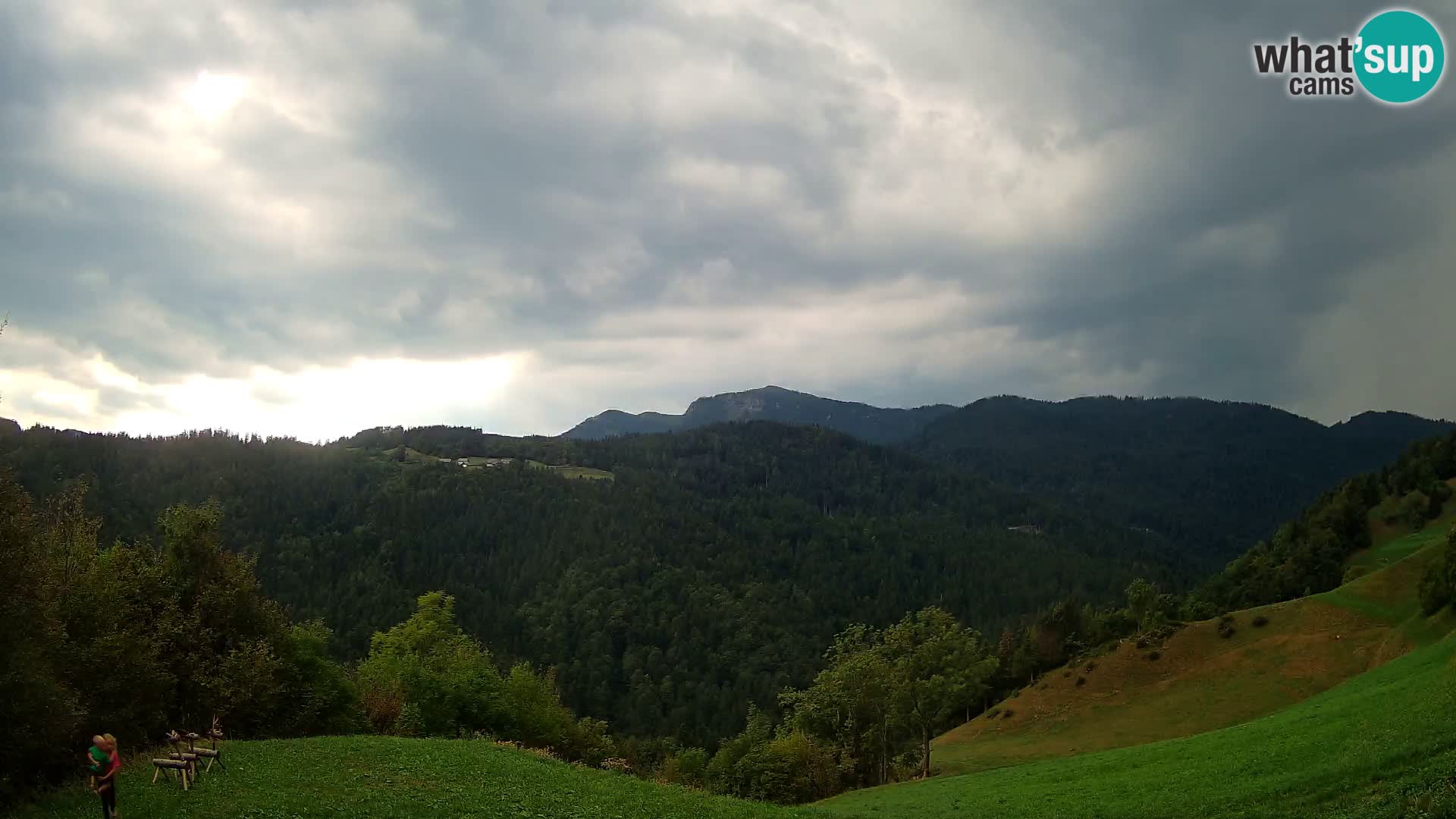 Webcam Brunarica Dražgoše – Live View of Ratitovec (1666 m)