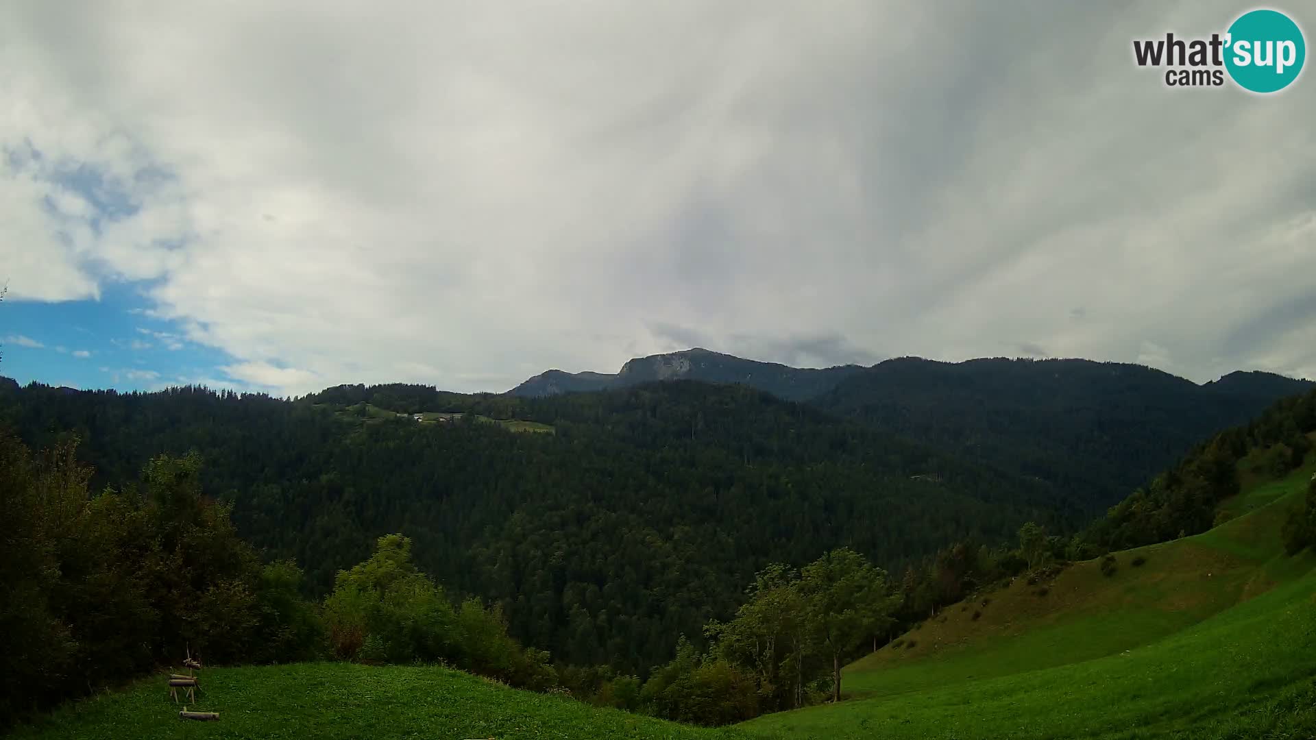 Webcam Brunarica Dražgoše – Live View of Ratitovec (1666 m)