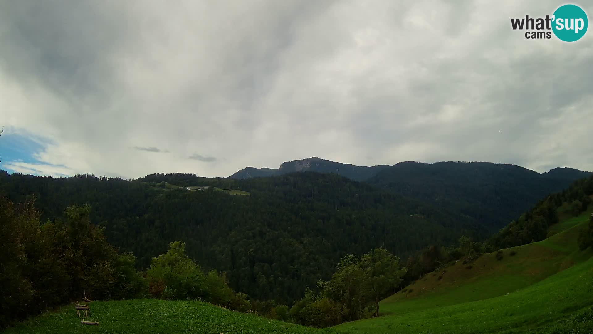 Webcam Brunarica Dražgoše – Live View of Ratitovec (1666 m)