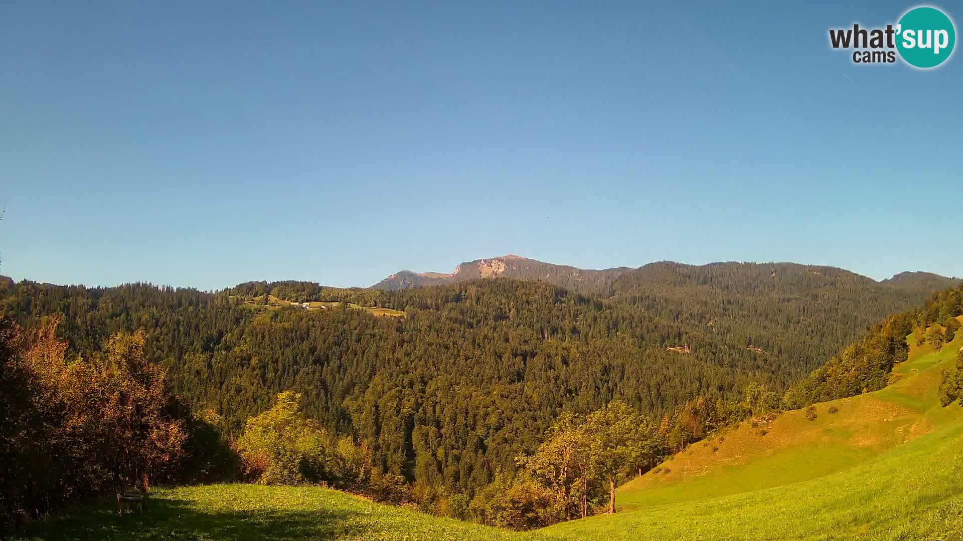 Webcam Brunarica Dražgoše – Vista live sul Ratitovec (1666 m)