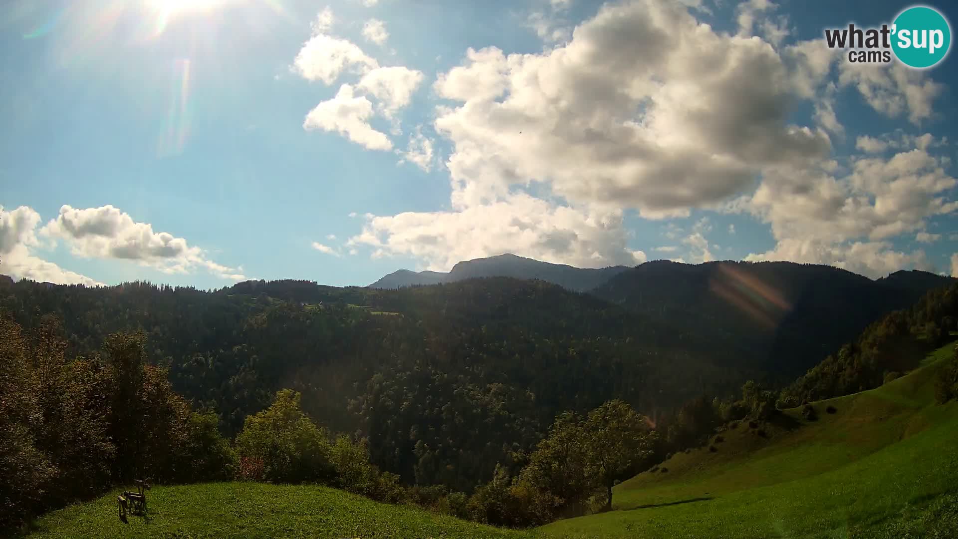 Webcam Brunarica Dražgoše – Live View of Ratitovec (1666 m)
