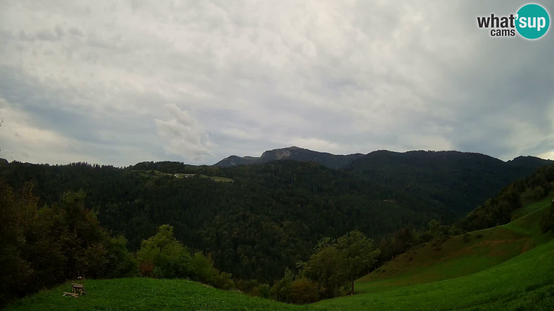 Webcam Brunarica Dražgoše – Vista live sul Ratitovec (1666 m)
